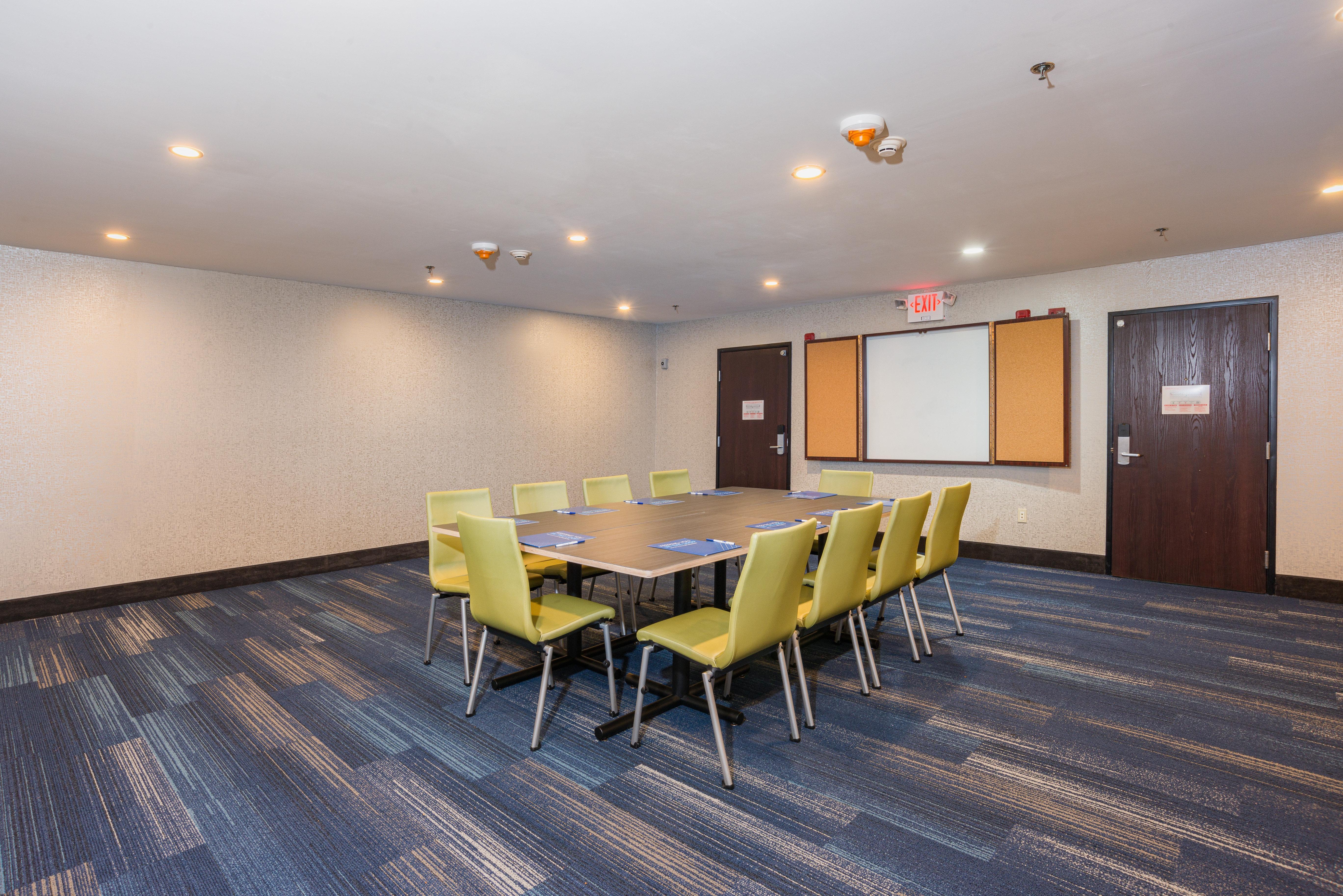 Holiday Inn Express Hotel & Suites Swansea By Ihg Extérieur photo