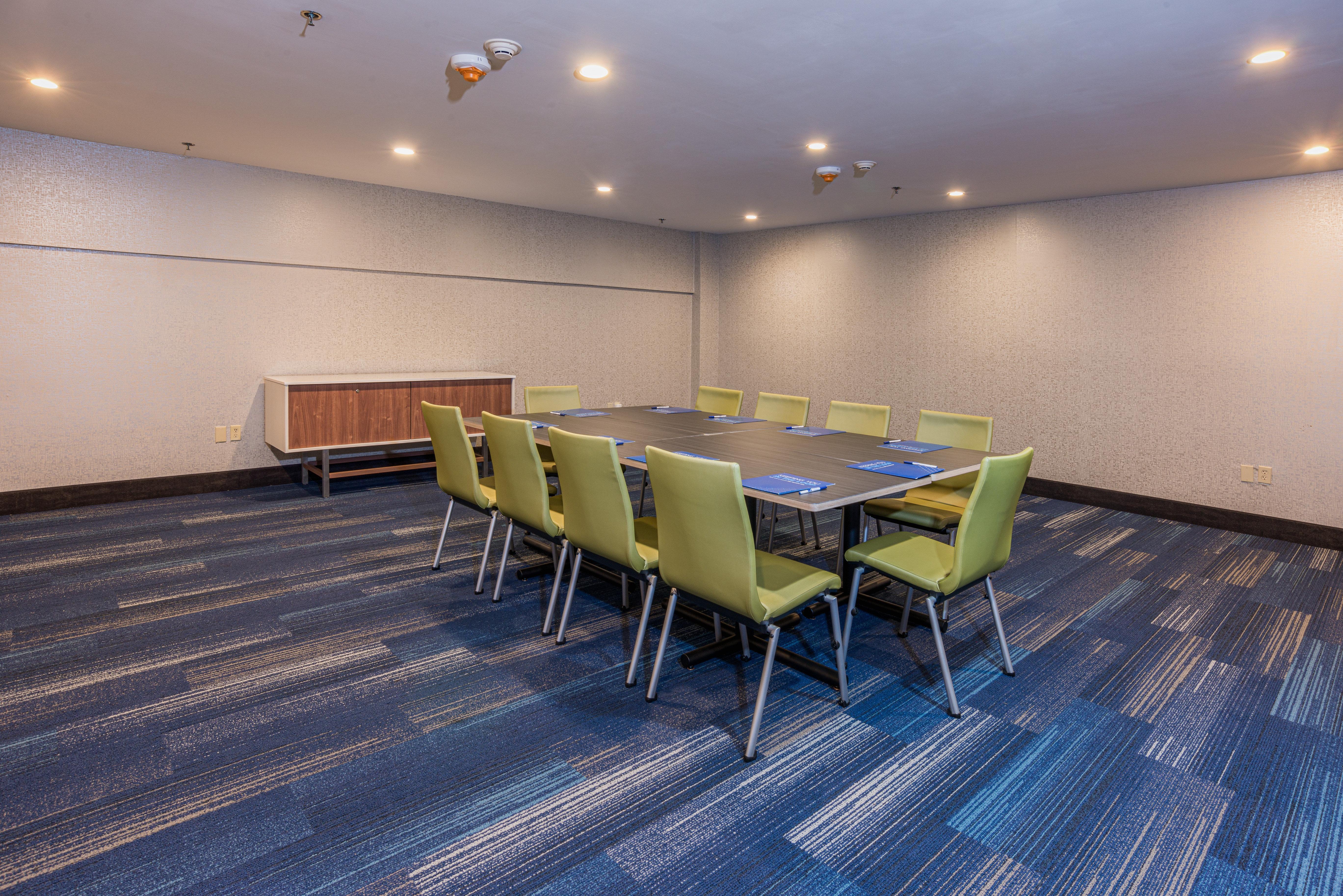 Holiday Inn Express Hotel & Suites Swansea By Ihg Extérieur photo