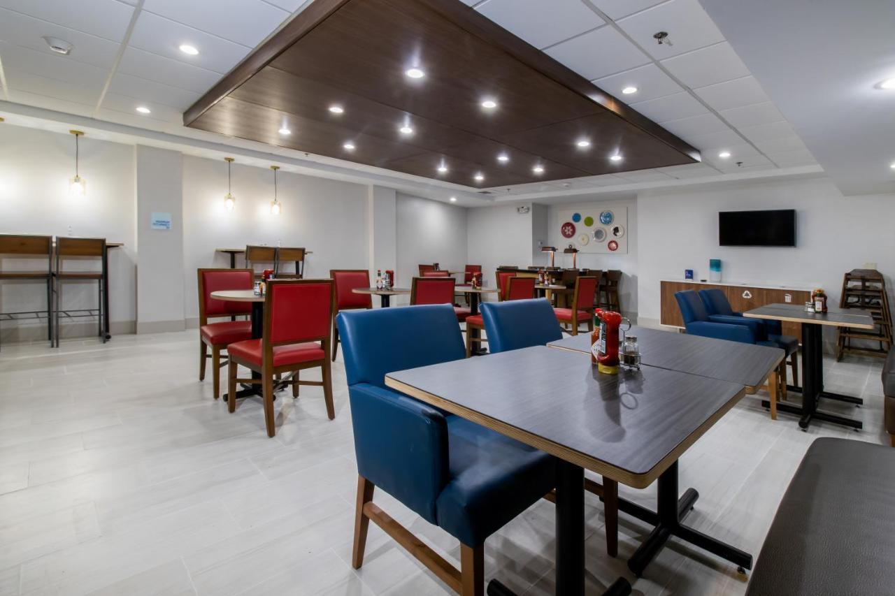Holiday Inn Express Hotel & Suites Swansea By Ihg Extérieur photo