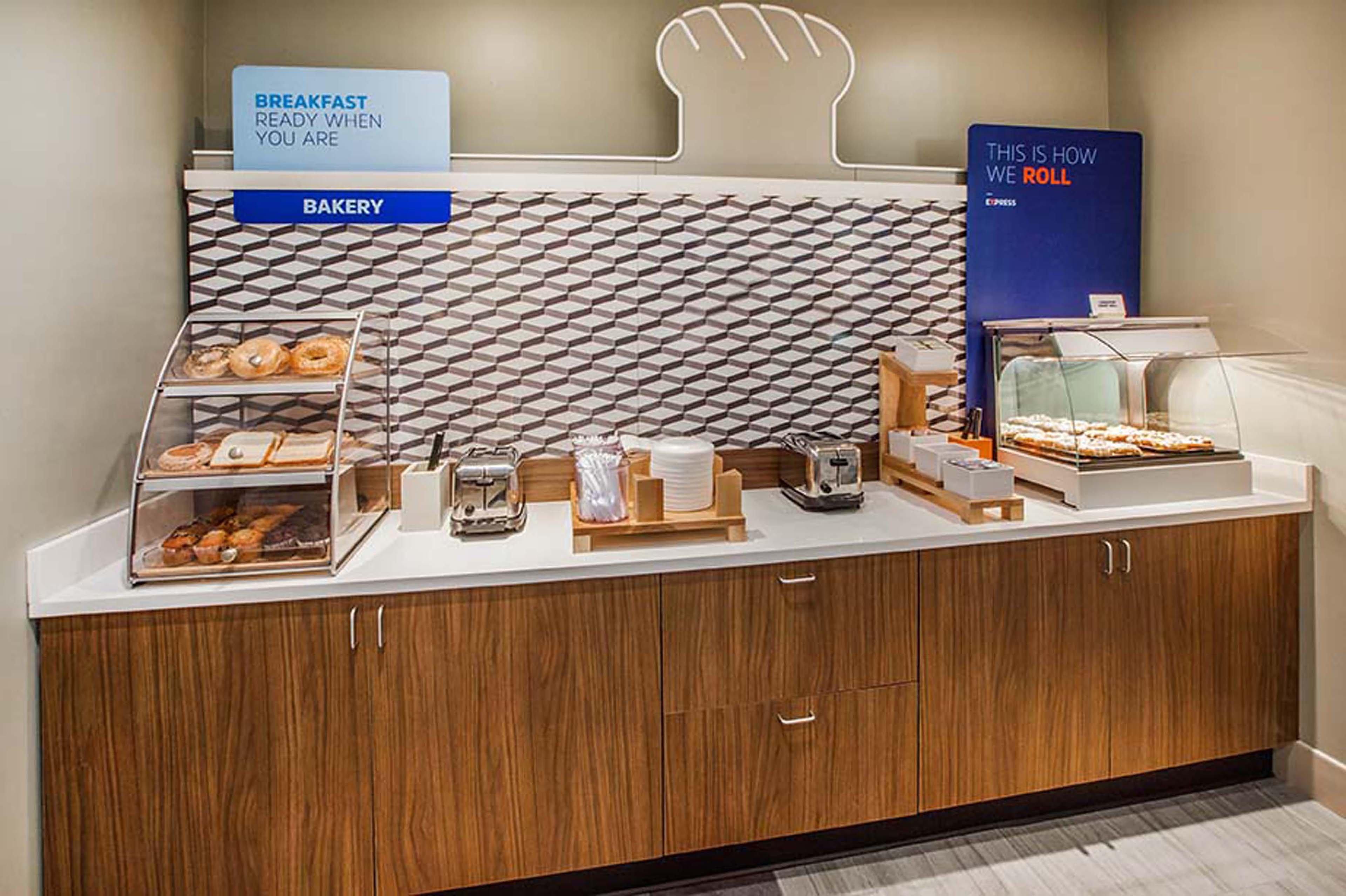 Holiday Inn Express Hotel & Suites Swansea By Ihg Extérieur photo