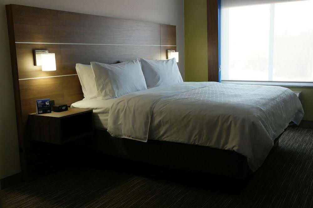 Holiday Inn Express Hotel & Suites Swansea By Ihg Extérieur photo