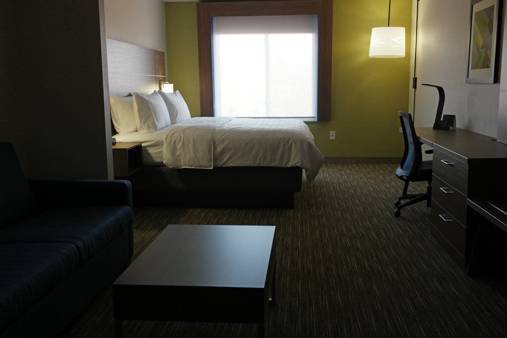 Holiday Inn Express Hotel & Suites Swansea By Ihg Extérieur photo